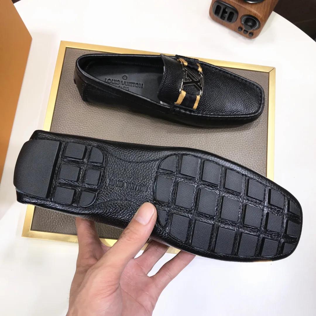 Men's men's shoes 💰420💰 [LV Doudou shoes] (water-dyed cowhide lining) new model is on the market, available on the official website. The new Doudou shoes are processed into single-color materials, and the uppers are made of imported cowhide material. The body of the shoe is fully hemmed with mark thread, and is lined with imported original cowhide leather. The elegant shoe shape is super suitable for all-matching, and the size is 38-44.